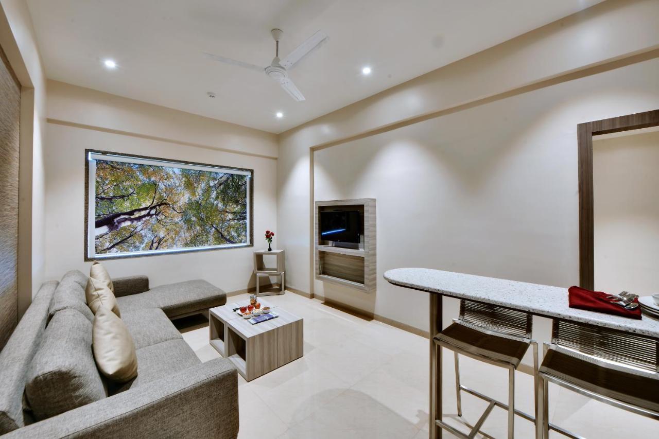 Click Hotel Pithampur Mhow Экстерьер фото