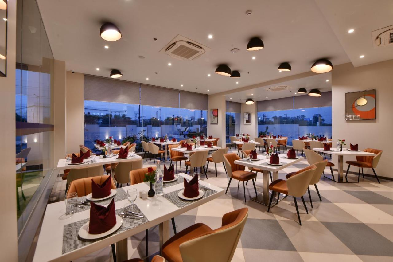 Click Hotel Pithampur Mhow Экстерьер фото