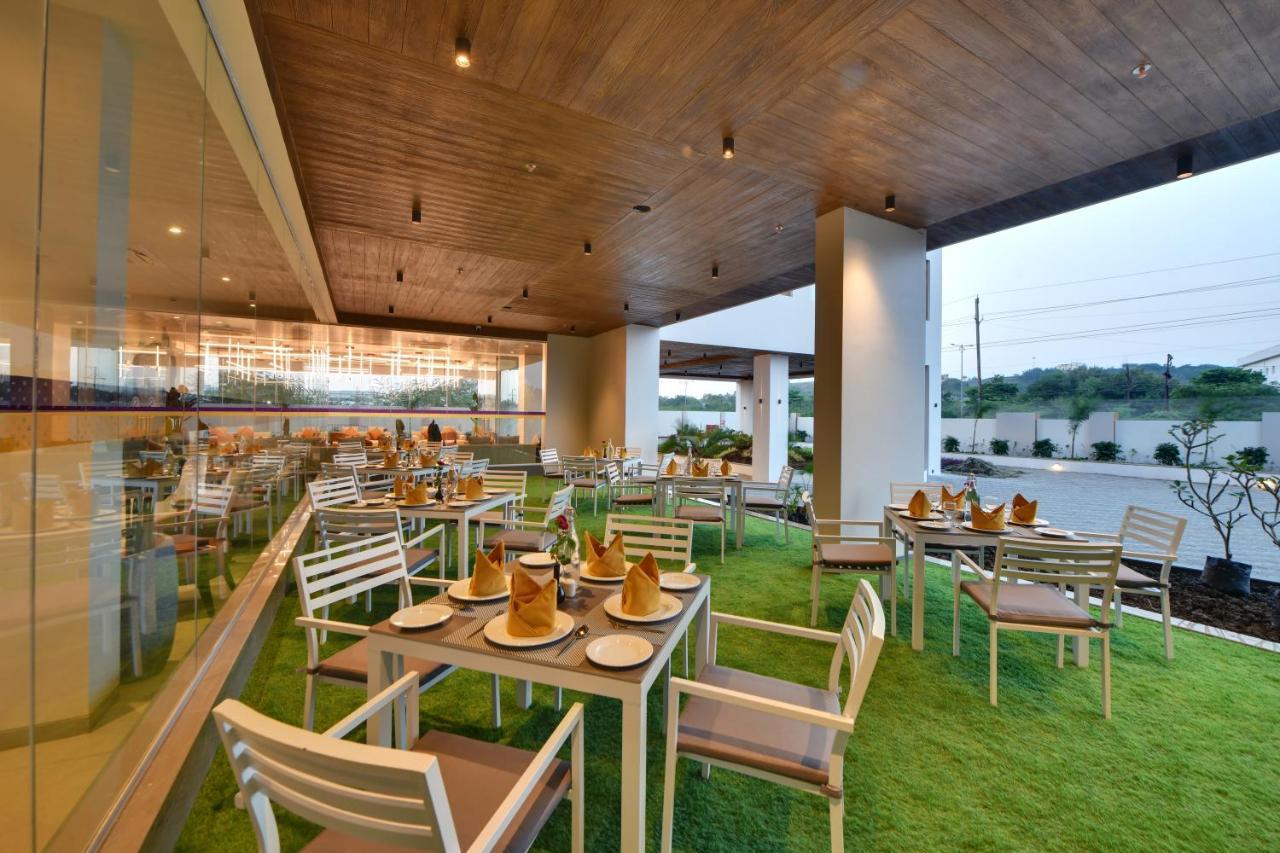Click Hotel Pithampur Mhow Экстерьер фото