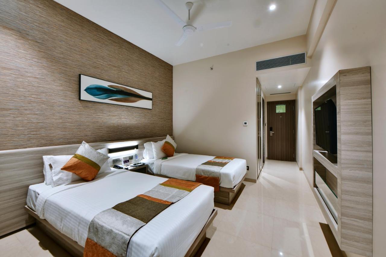 Click Hotel Pithampur Mhow Экстерьер фото