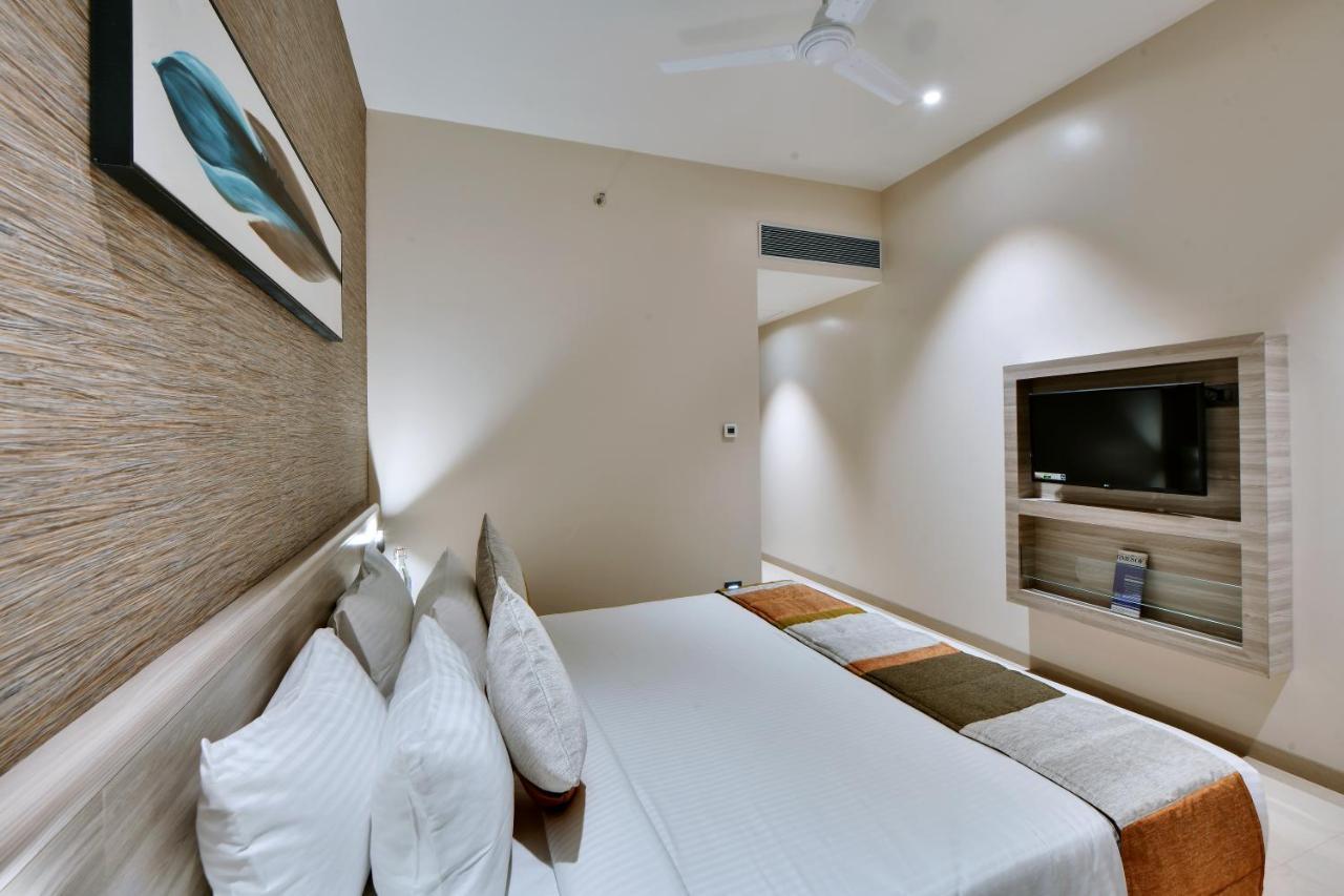 Click Hotel Pithampur Mhow Экстерьер фото