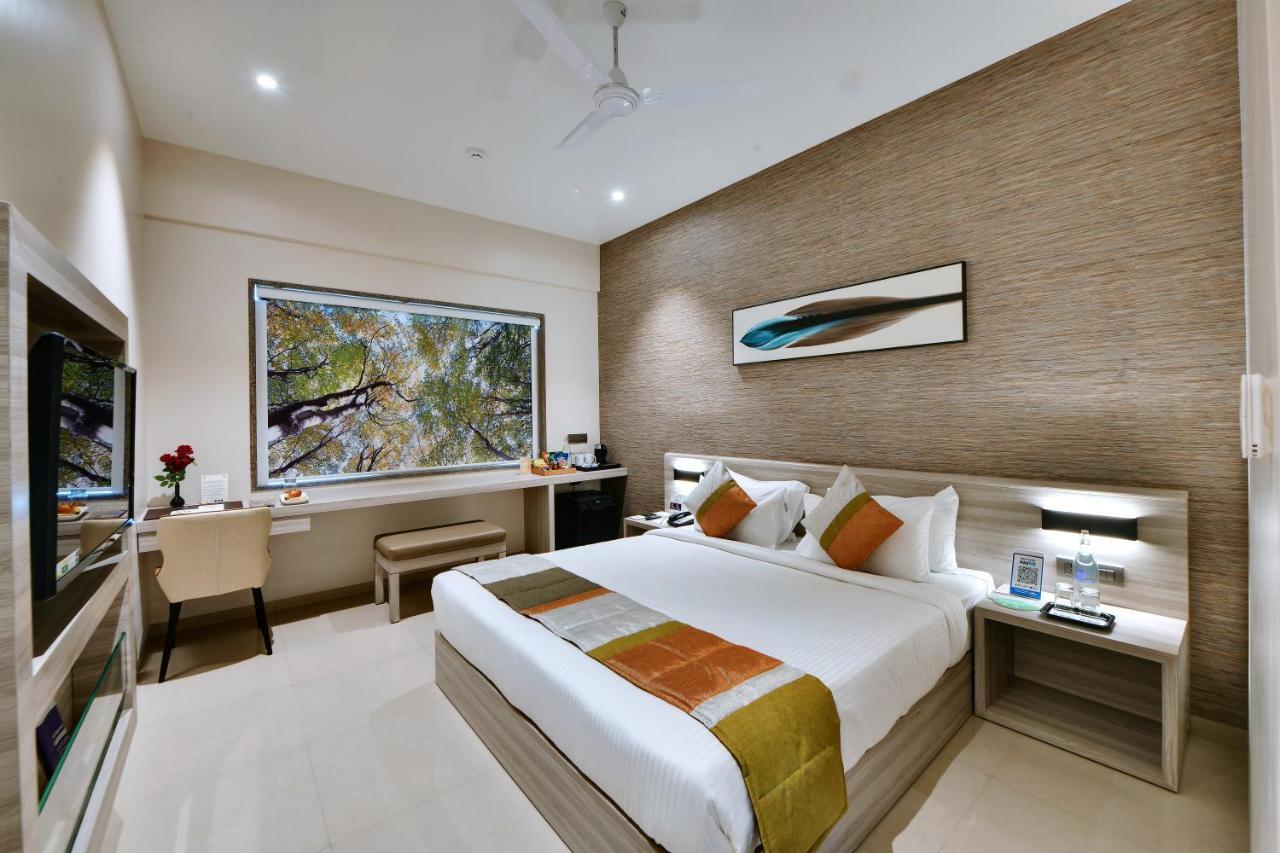Click Hotel Pithampur Mhow Экстерьер фото