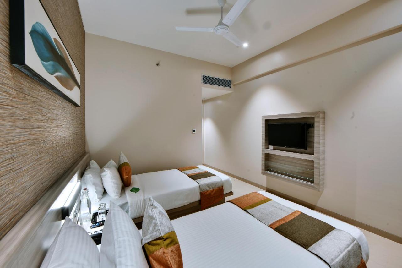 Click Hotel Pithampur Mhow Экстерьер фото